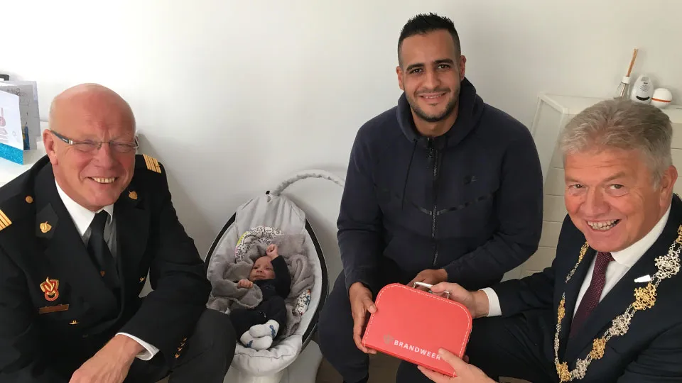 yassir azarkan geboortekoffer brandweer