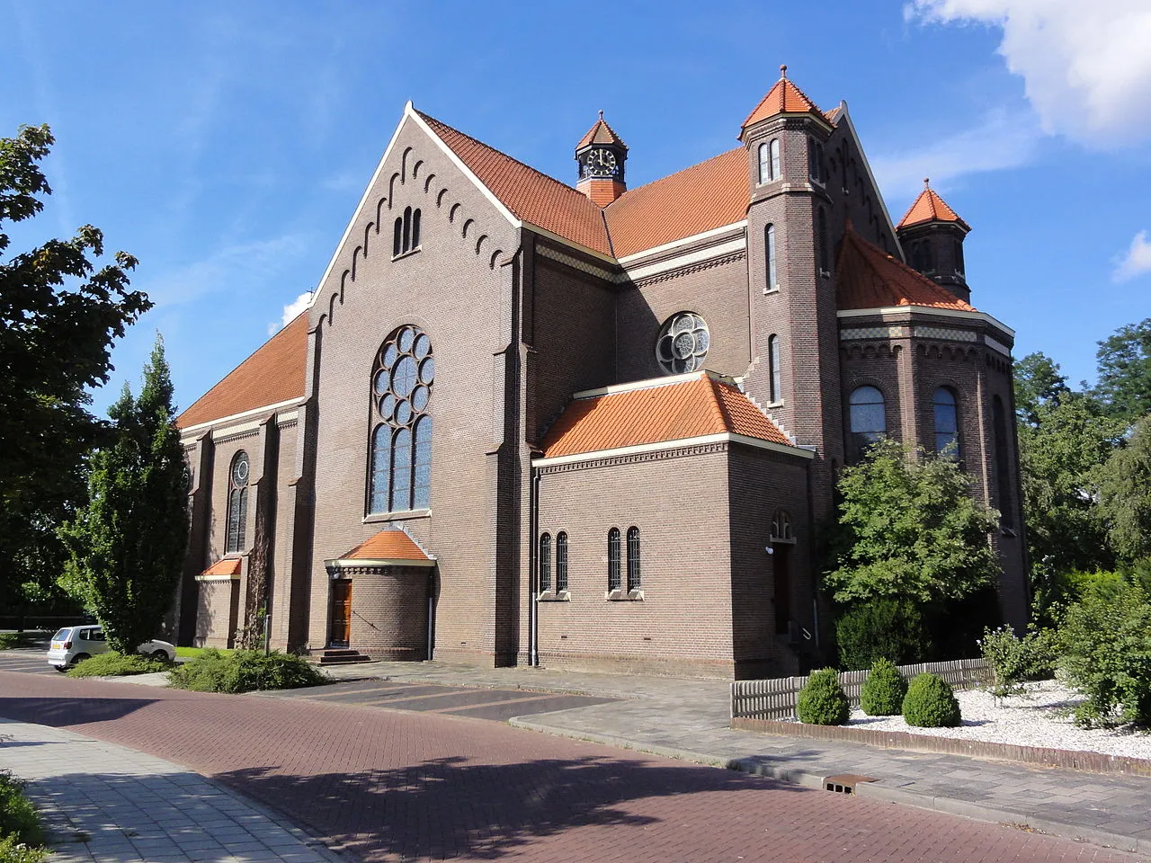 1280px ewijk beuningen rijksmonument 9545 kerk zijaanzicht