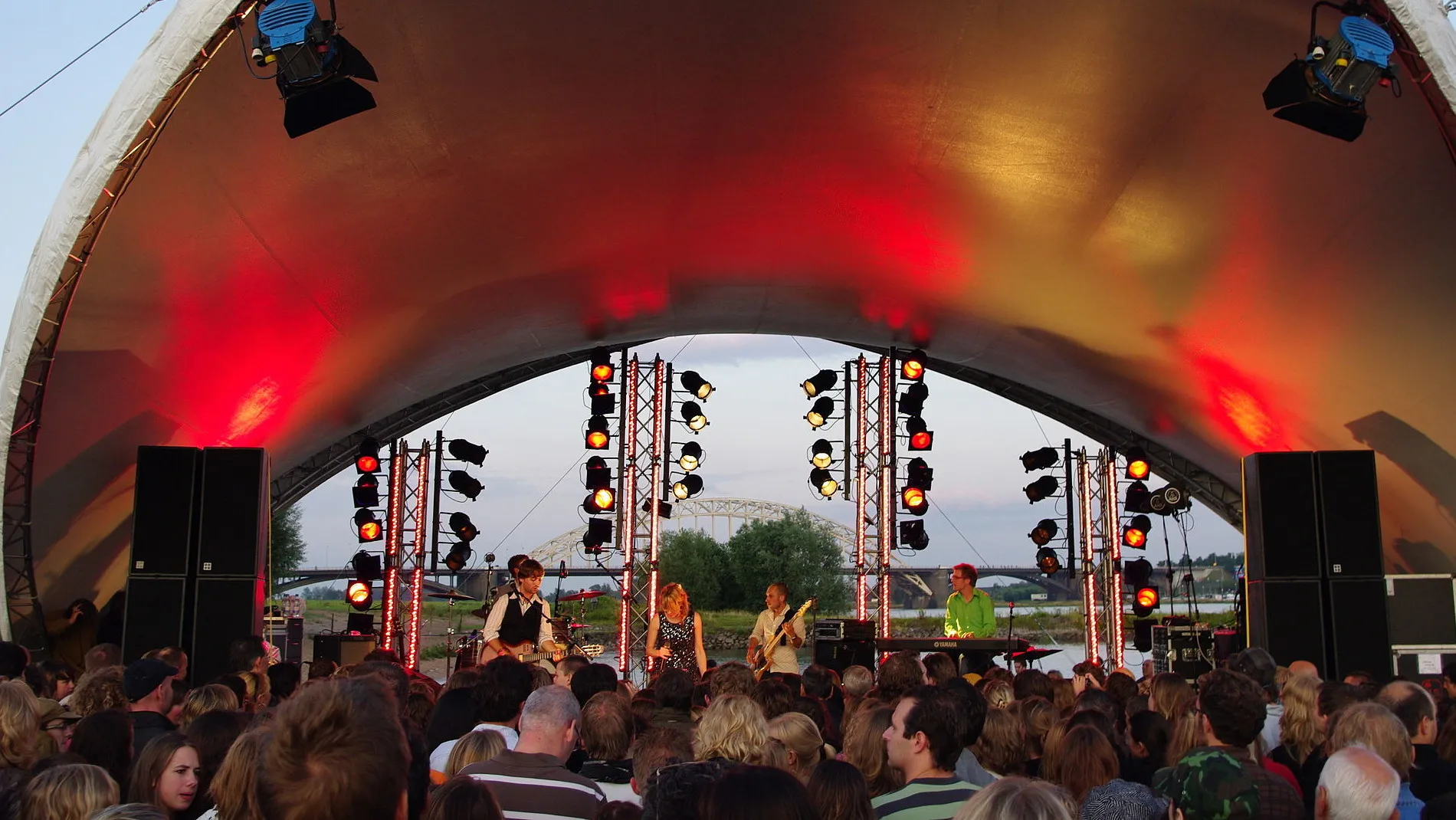 1920px room eleven vierdaagsefeestsen2009 e1437165266712