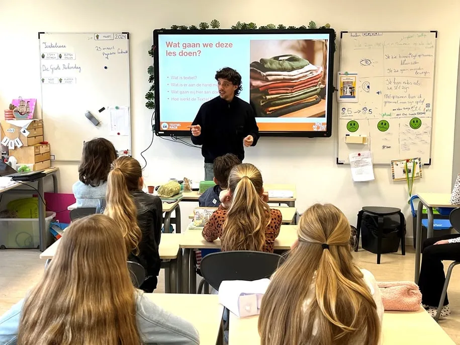 20240320 textiel race van start in de gemeente benuningen