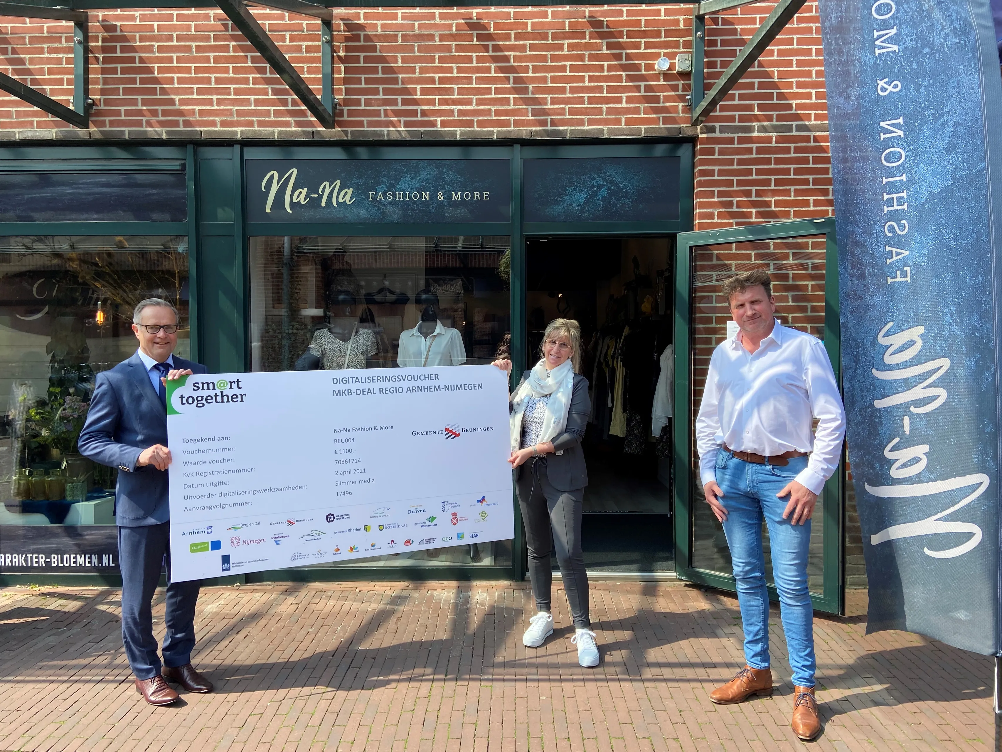 210422 foto bij persbericht uitreiking eerste digitaliseringsvoucher mkb deal sm at rt together