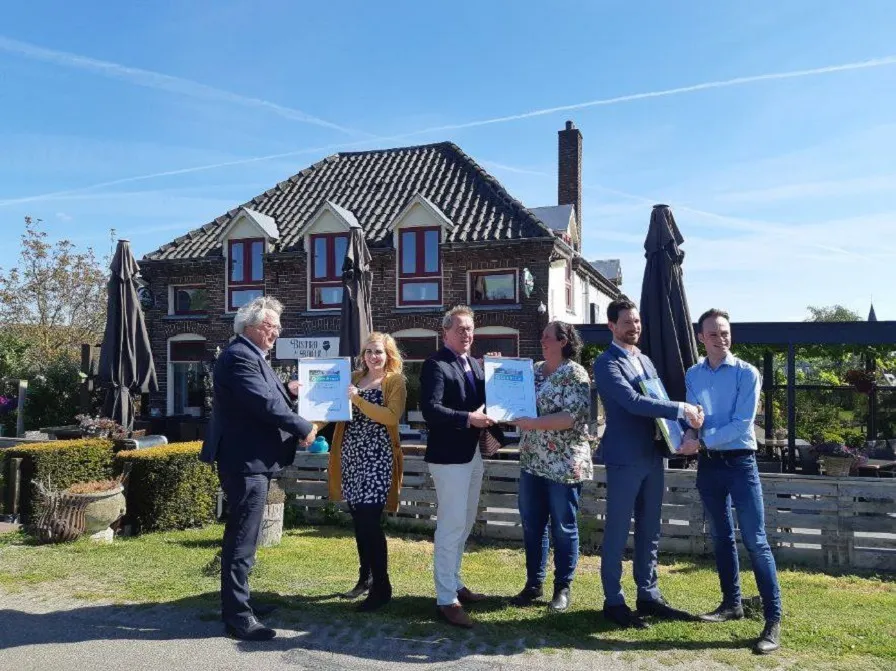 60121783 2287002464690773 2180334555766980608 n