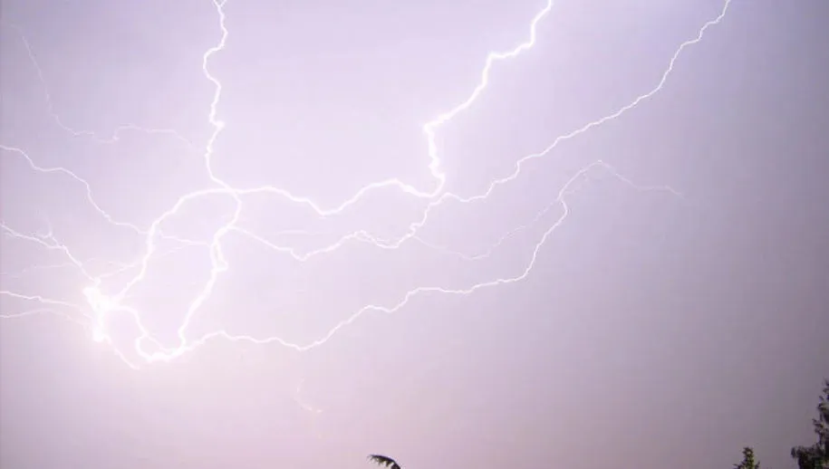 800px bliksem maurice van bruggen onweer cc by sa 3