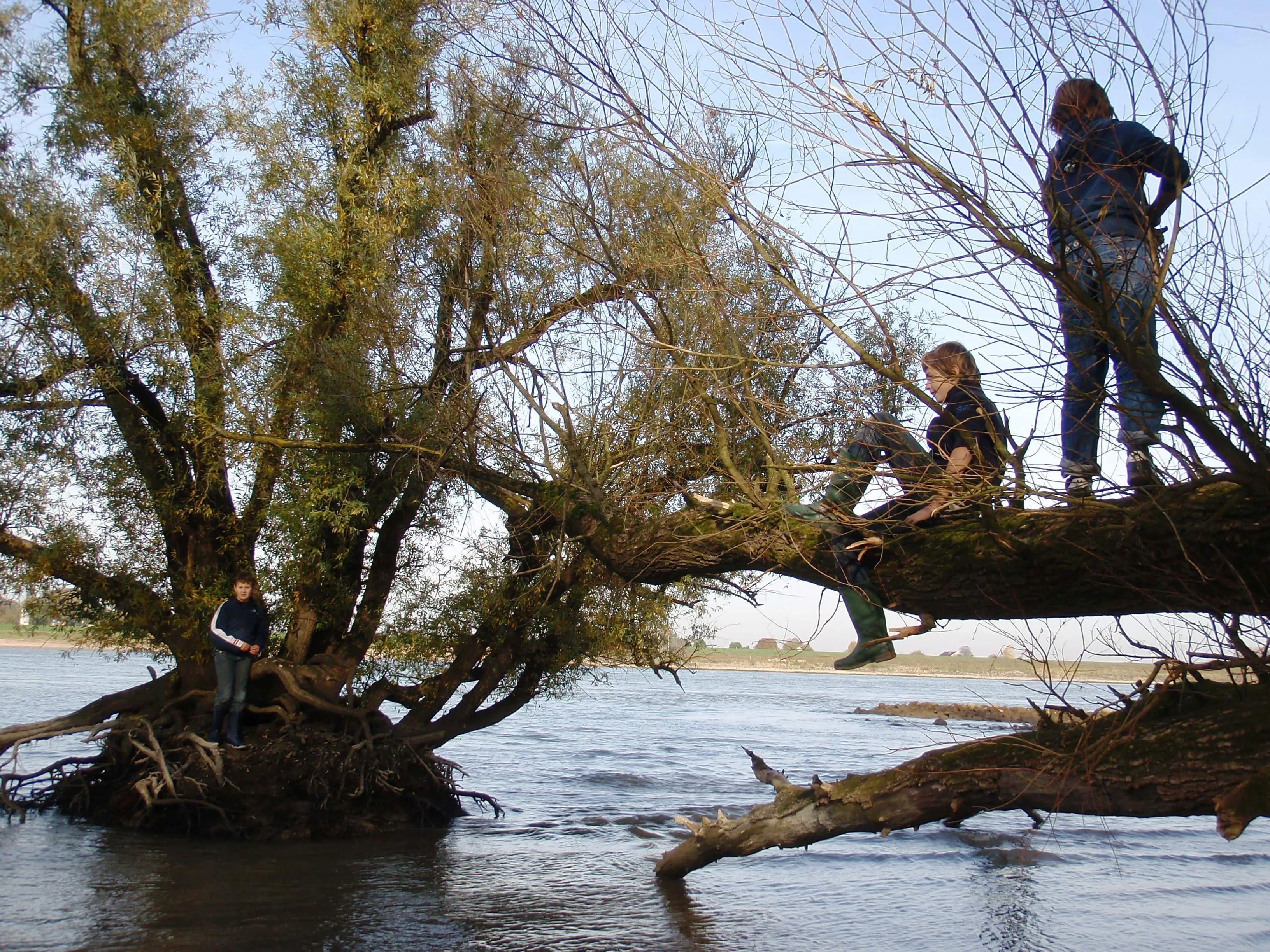 afjq8k0rg9gquxwlxq4b5t6j4 fotodijkm2014 05 04struintocht