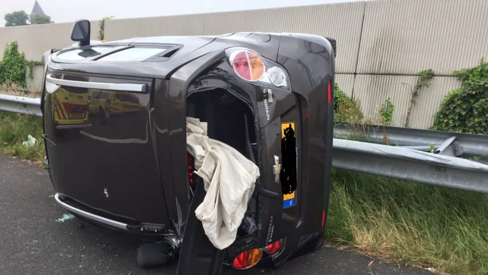 auto over de kop ewijk e1464359287601