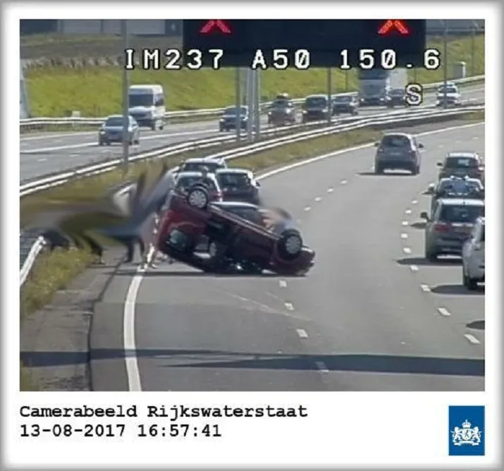 auto over de kop knooppunt ewijk