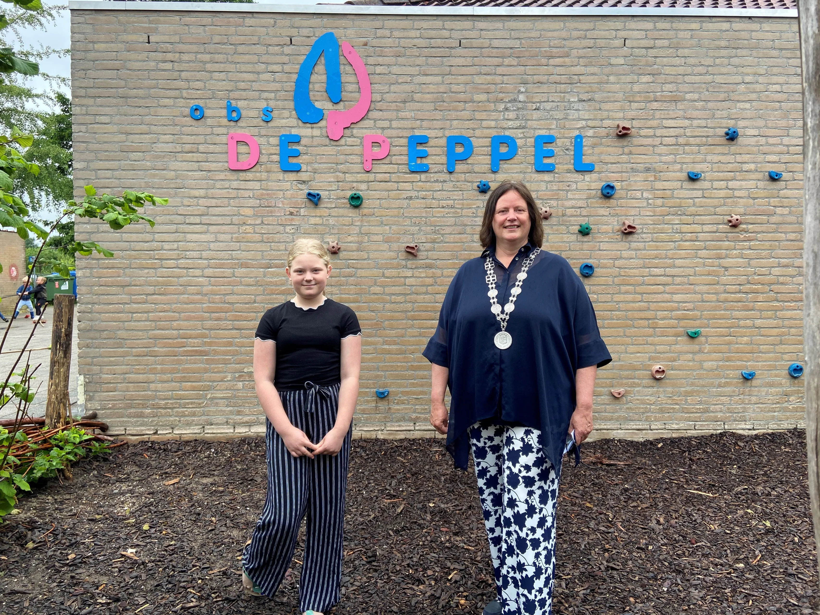 bij kinderburgemeester logo peppel liggend