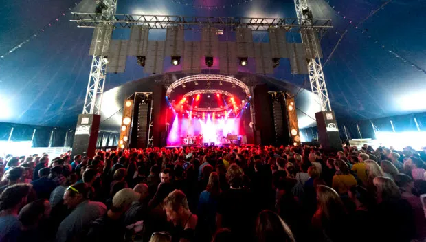 bmjq71a4gunauf8tqzyi0xp6o dtrh podium publiek