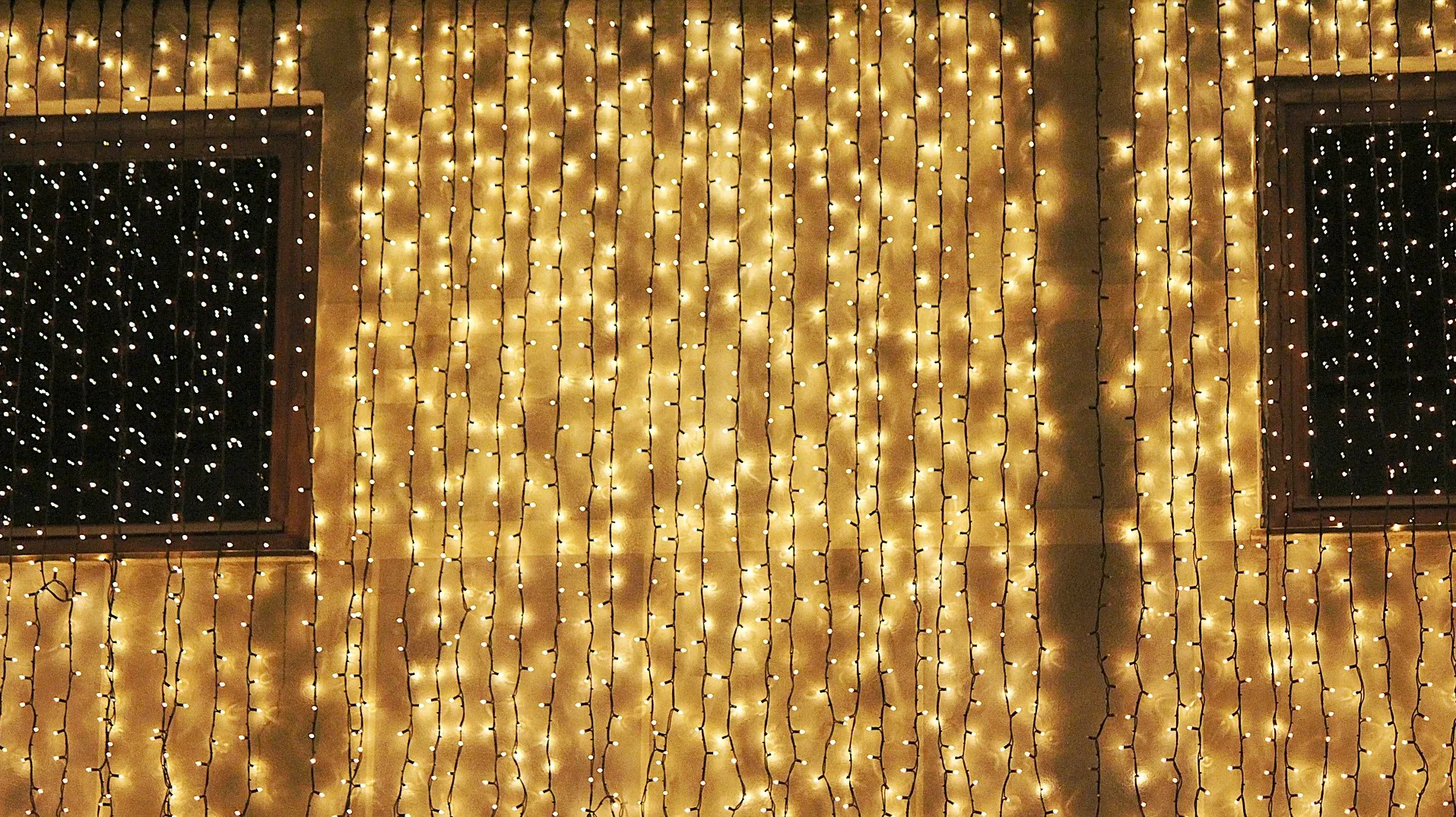 christmas lights 563634 1920 e1450993041456