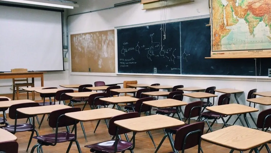 classroom 2093744 1920 915x518