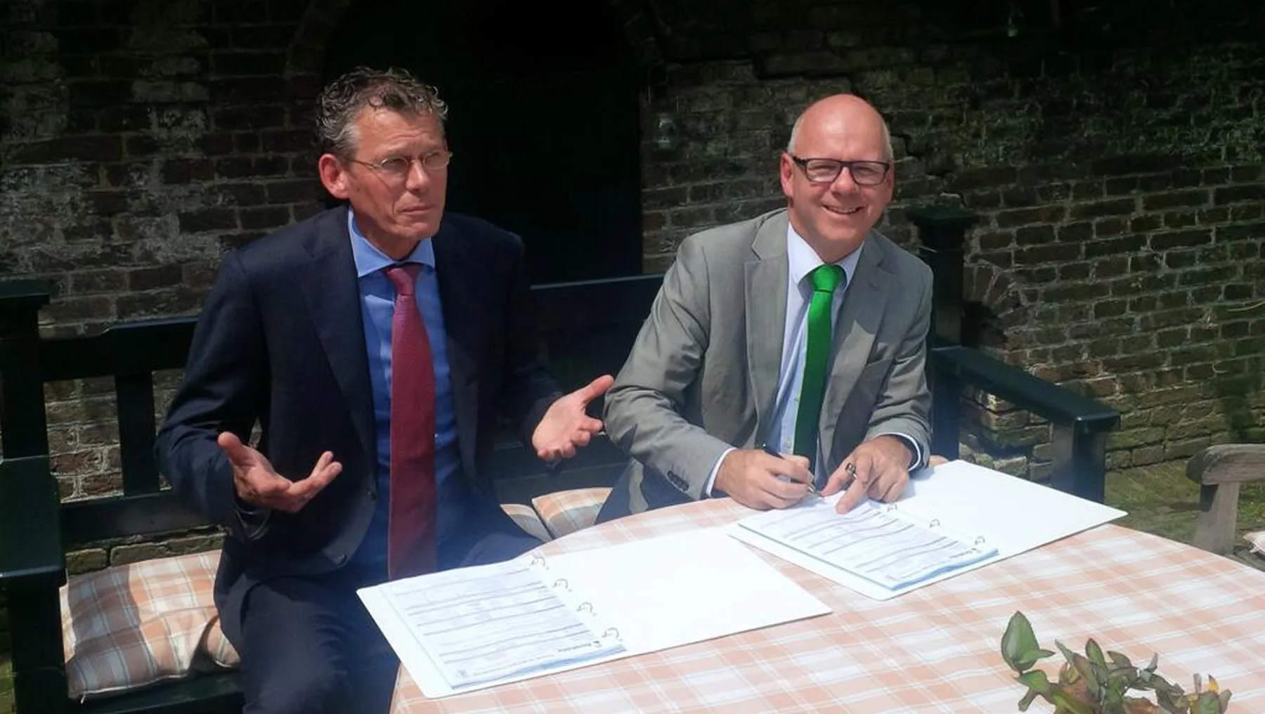 cr0szrlea5q2x0wm8sy6o0nak ondertekening ontzanding transport