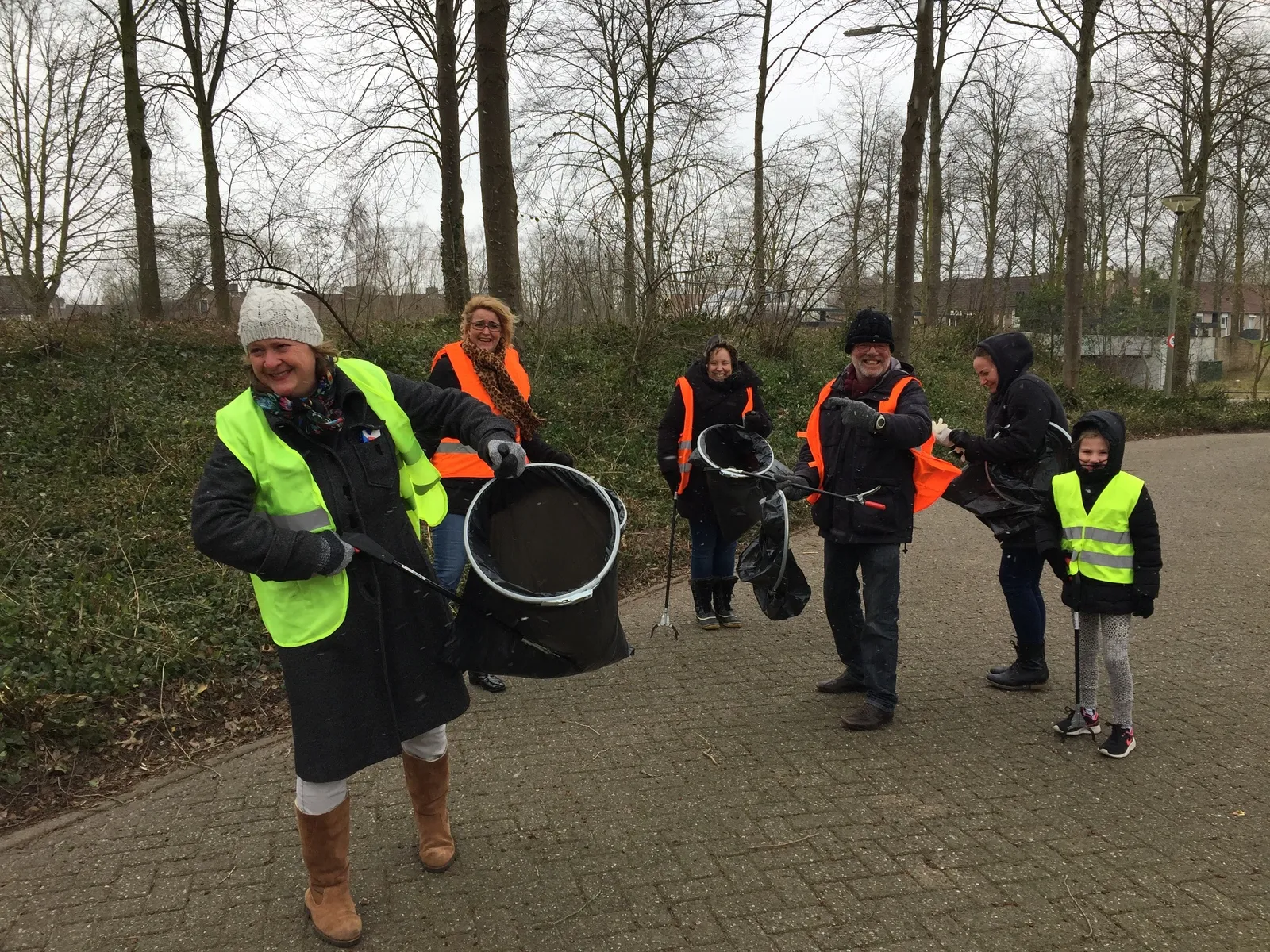 de twaalfde maas waalse schoonmaakdag door weer en wind