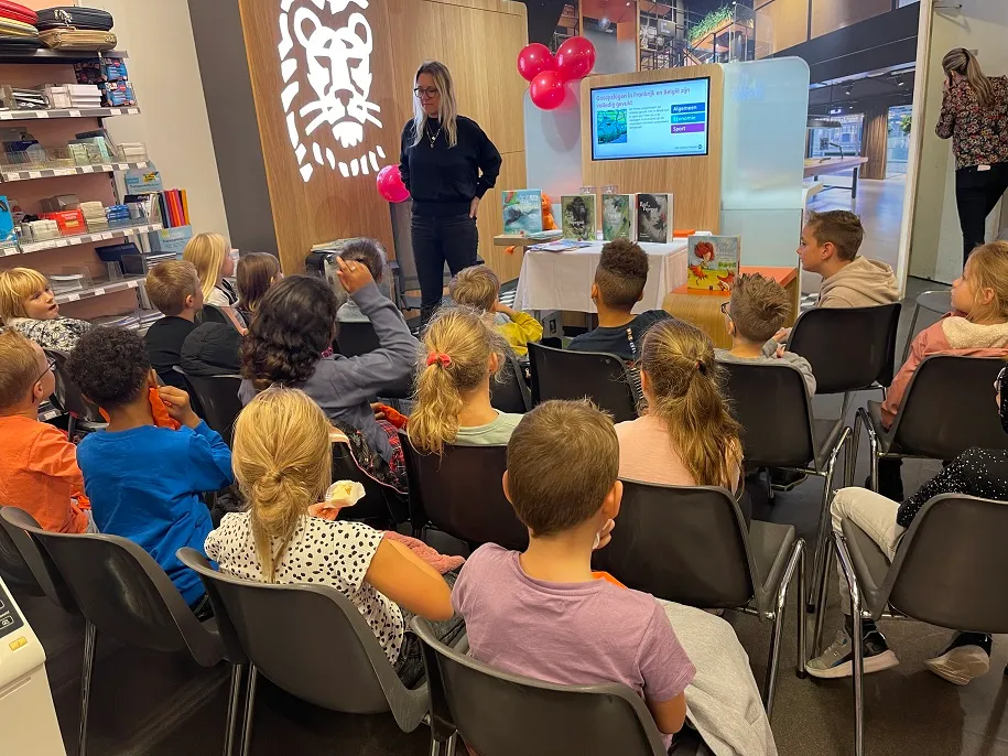 draakje donatius is verliefd op elfje floriene 0 1