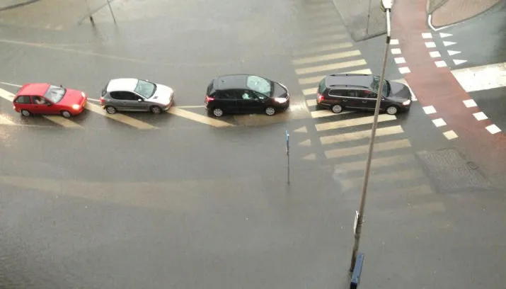 eed4n2c237mwjkvp1i6d3vkui enschedeinundatieoverstromingstormregennoodweerautofile 715x408