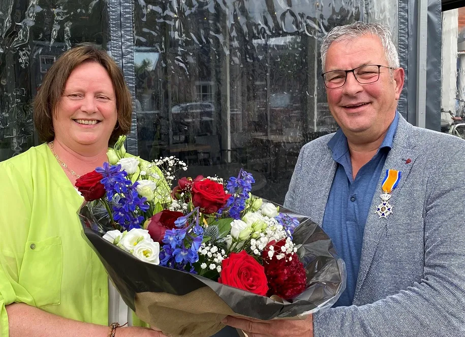 foto uitreiking lintje piet de klein