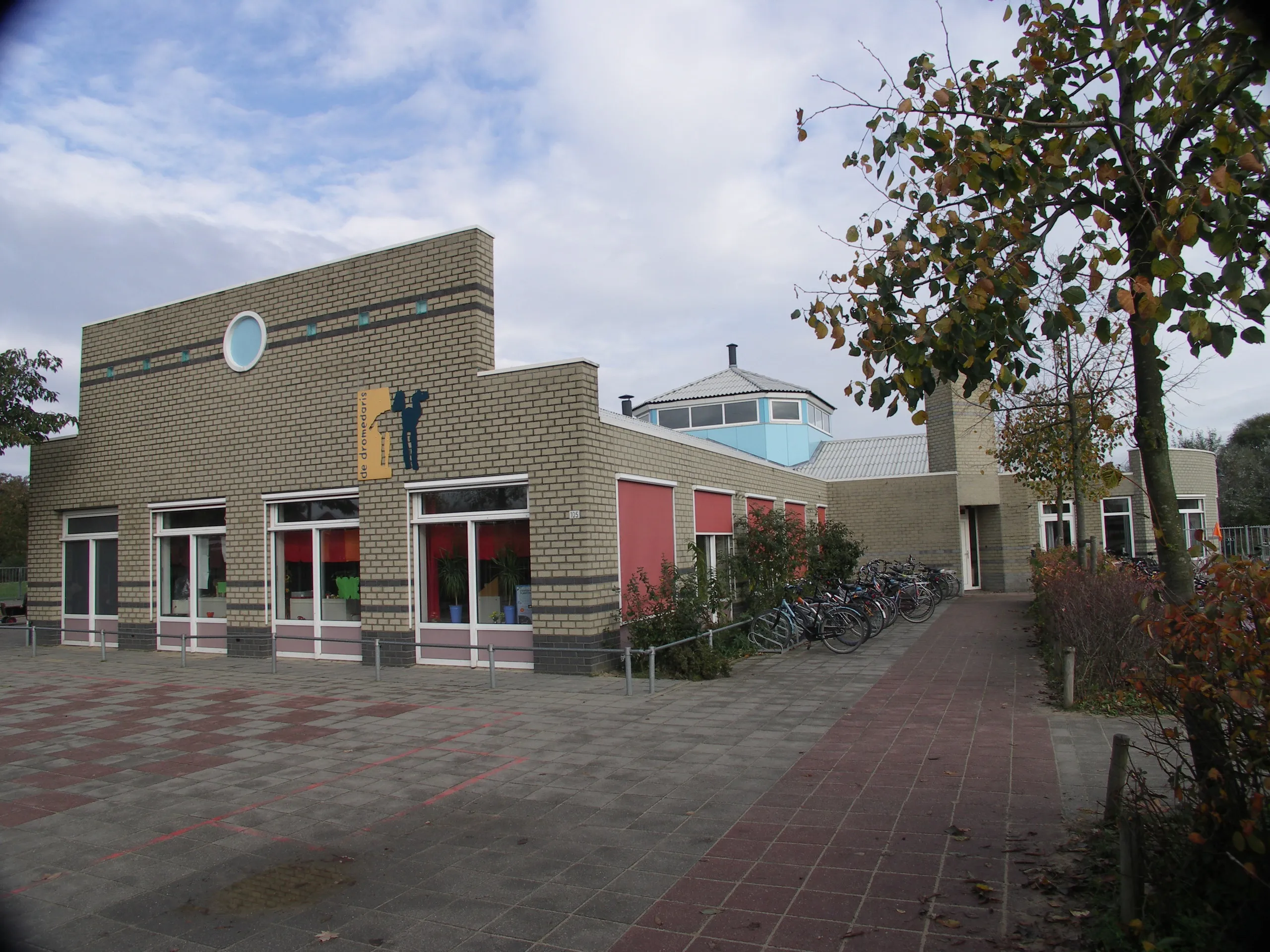 foto van het oude schoolgebouw van kindcentrum de dromedaris