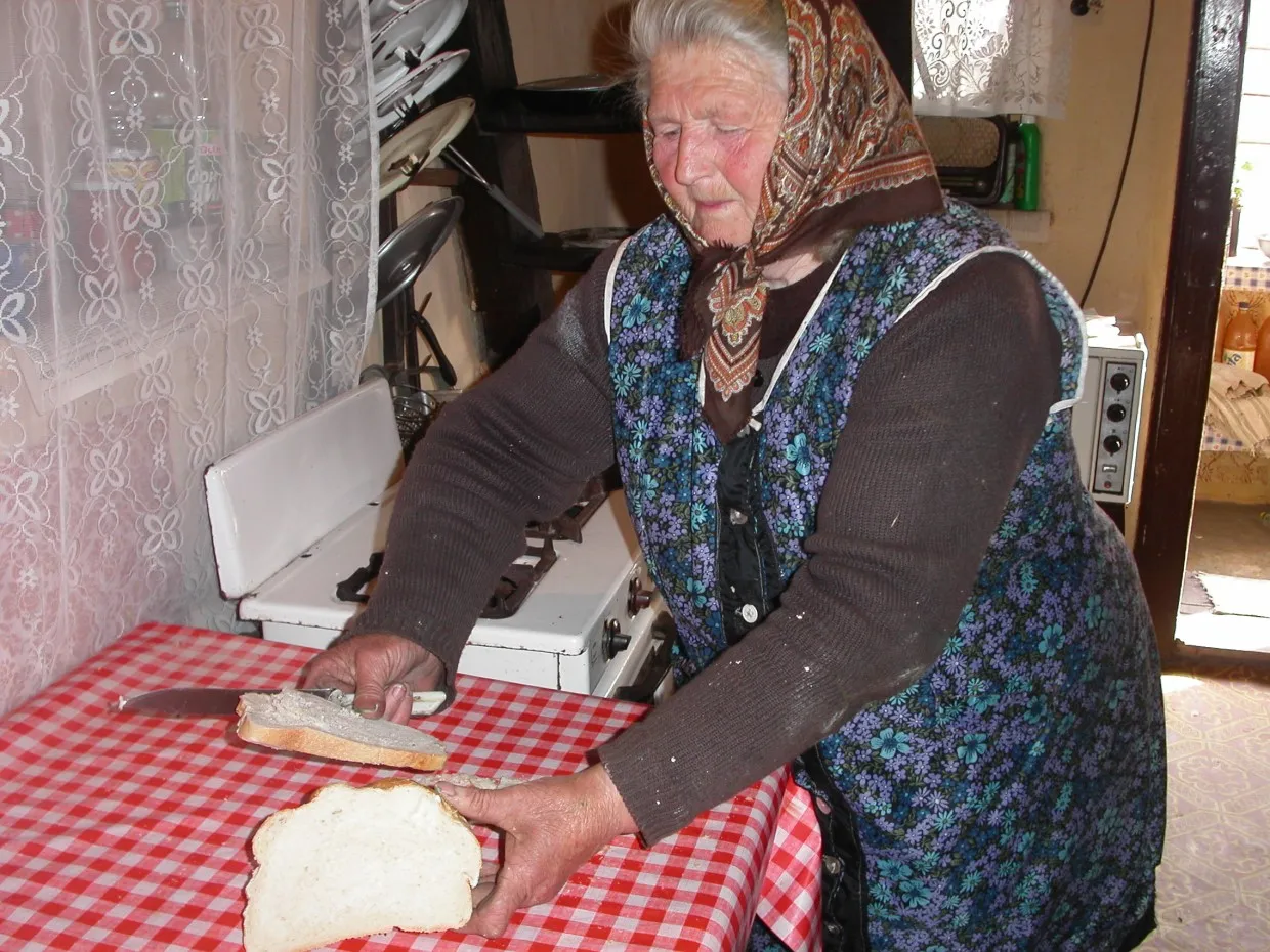 fug37rcfxuozb384pylnnhz9c tra 3220 djg apr03 024 2