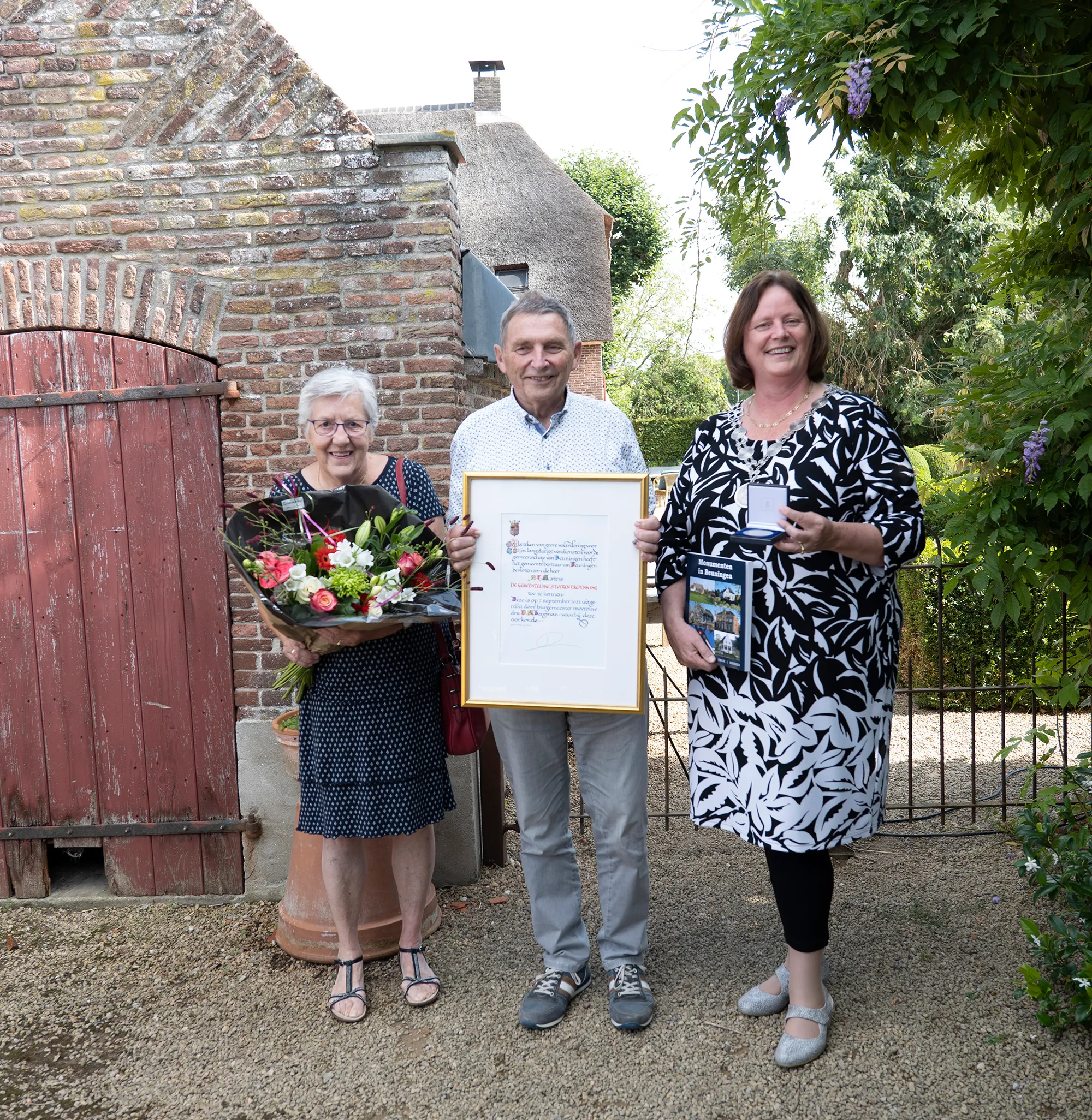 gemeentelijke zilveren erepenning voor de heer adriaan maters