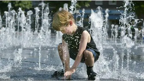 gxgzw0ha7dwlozsc5f214ae7r kinderenspelenzomerfonteinwaterpretwarmzonhqfotoanp1