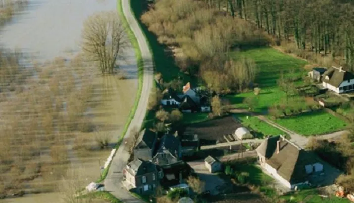 hoogwater715