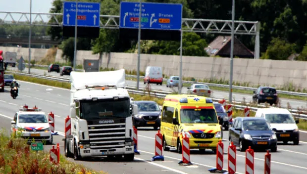 id1yasqlzx73dk0qjnccpczfx ongeluk vrachtwagen