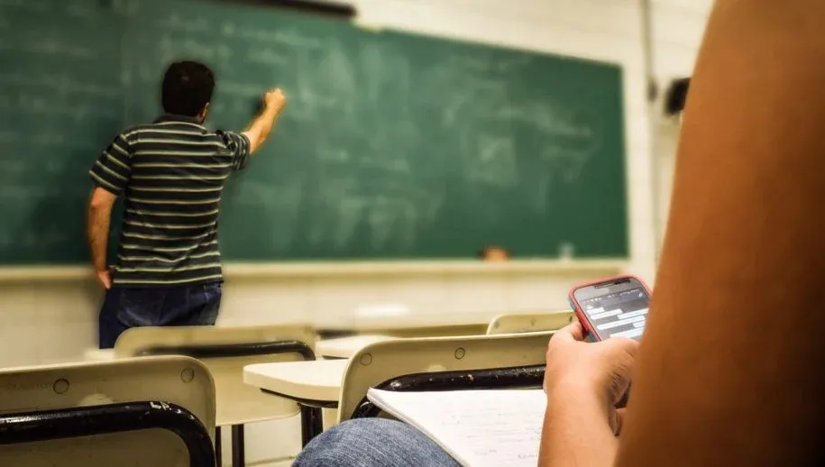 klas onderwijs 1352613 1280 915x518 1