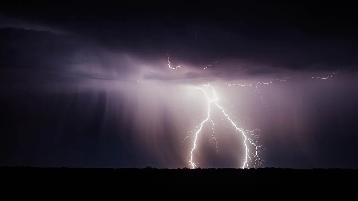 lightning bolt 768801 1280 e1440335647592