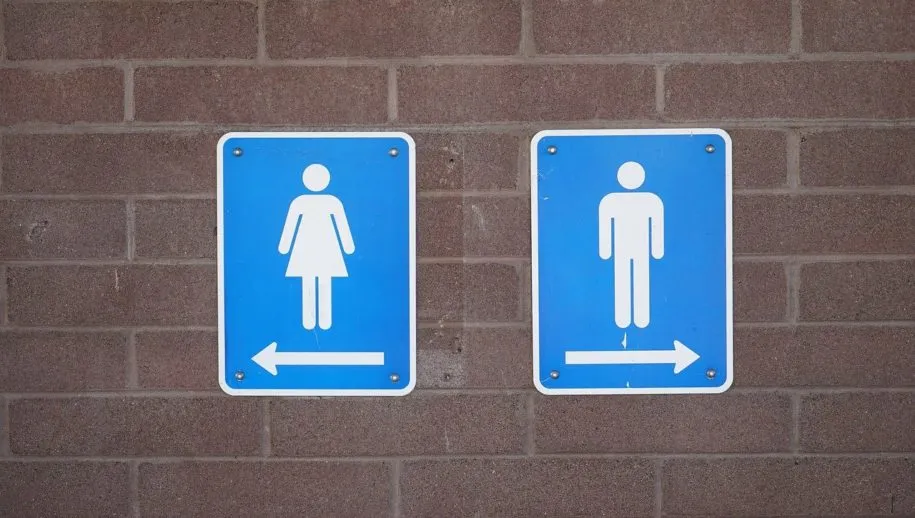 marcel gnauk via pixabay openbaar toilet wall 3087292 1280 915x518