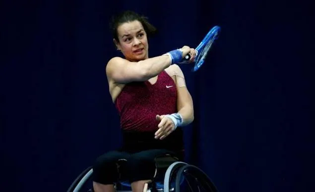 marjolein buis met racket