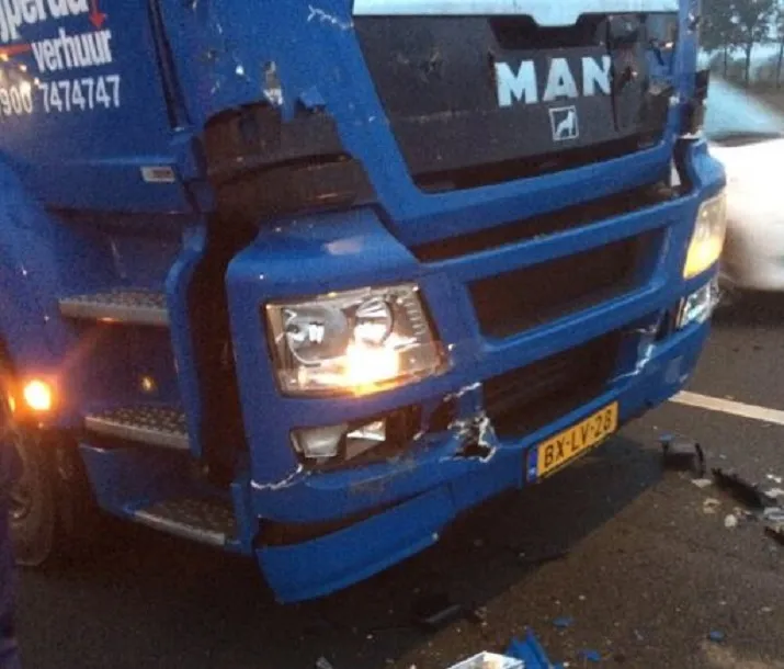 ongeluk a50 met 2 vrachtwagens