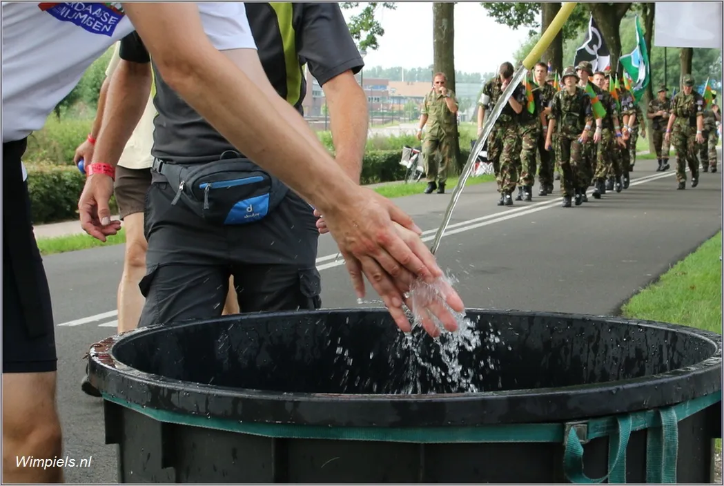 oz89919uto1ddwro2zw6l52u6 vierdaagse water