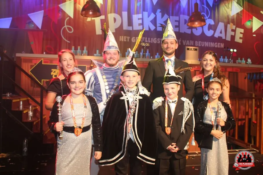 prinsengezelschap en jeugdprinsgezelschap cv de plekkers