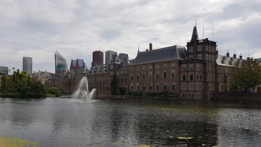 regering den haag e1588682433423 915x518