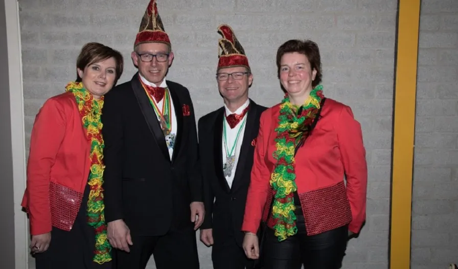 roy de leeuw draagt bestuurszetel over