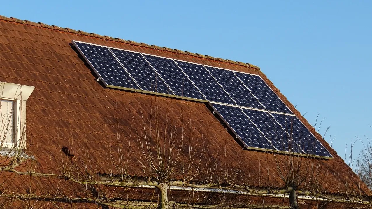 solar panels 671454 1280 e1444311417608