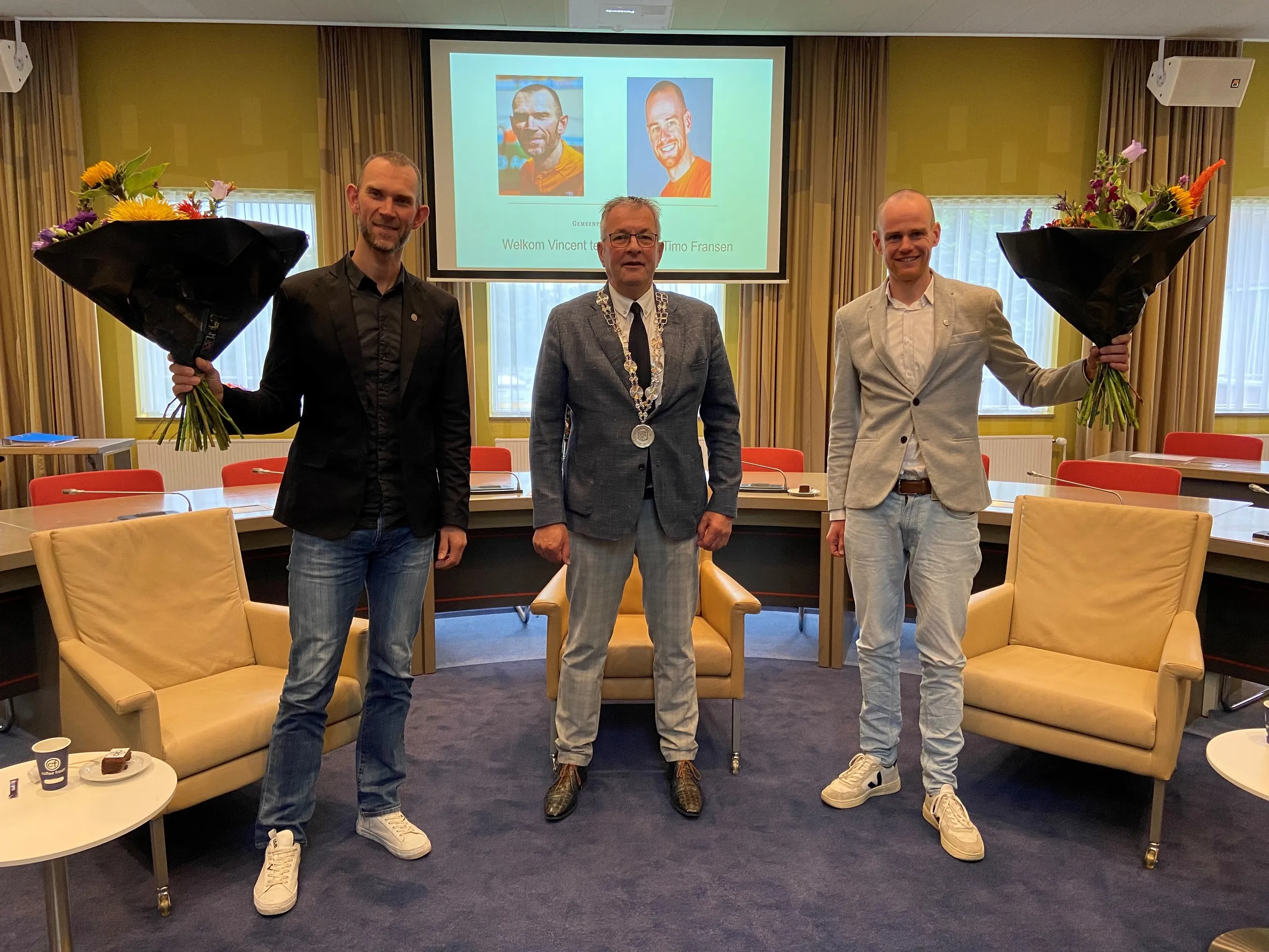speld van verdienste voor gouden paralympisch duo timo en vincent