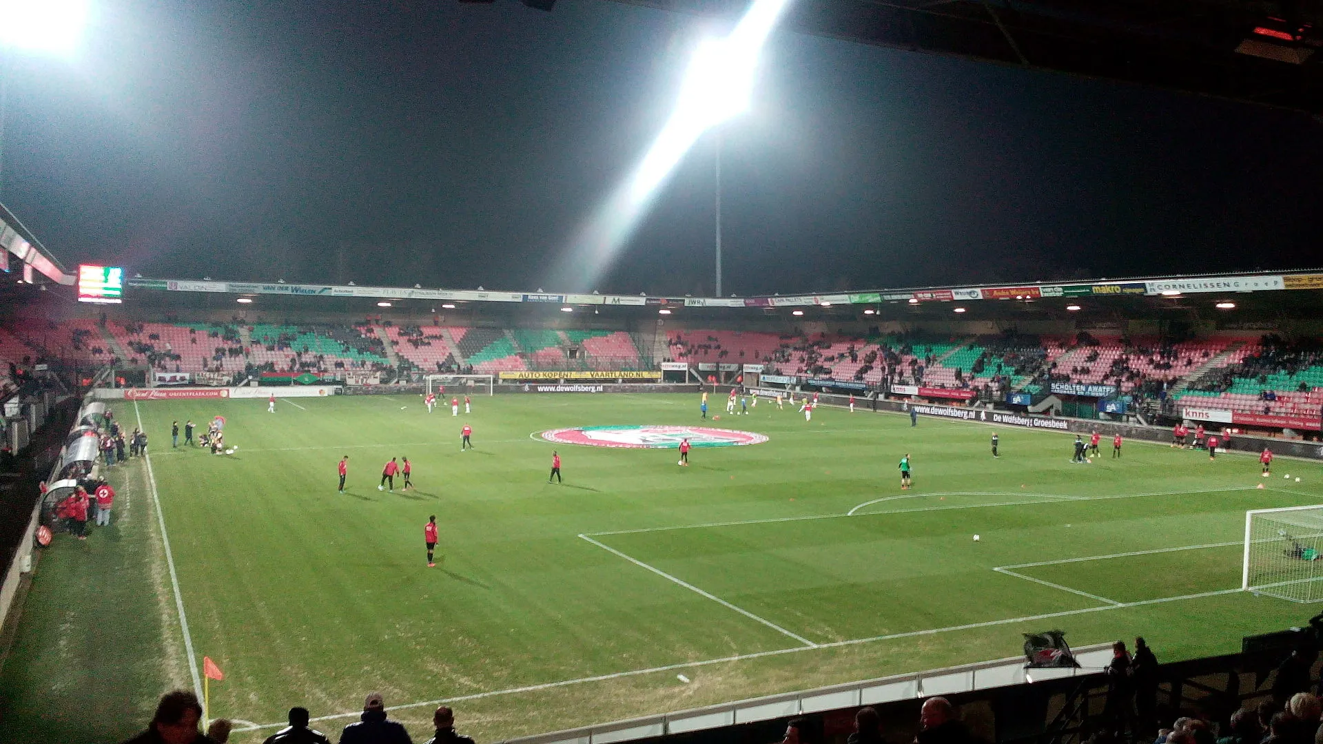 stadion de goffert by night