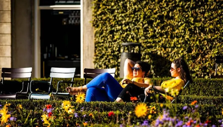 temperaturen blijven hoog door orkanen elders