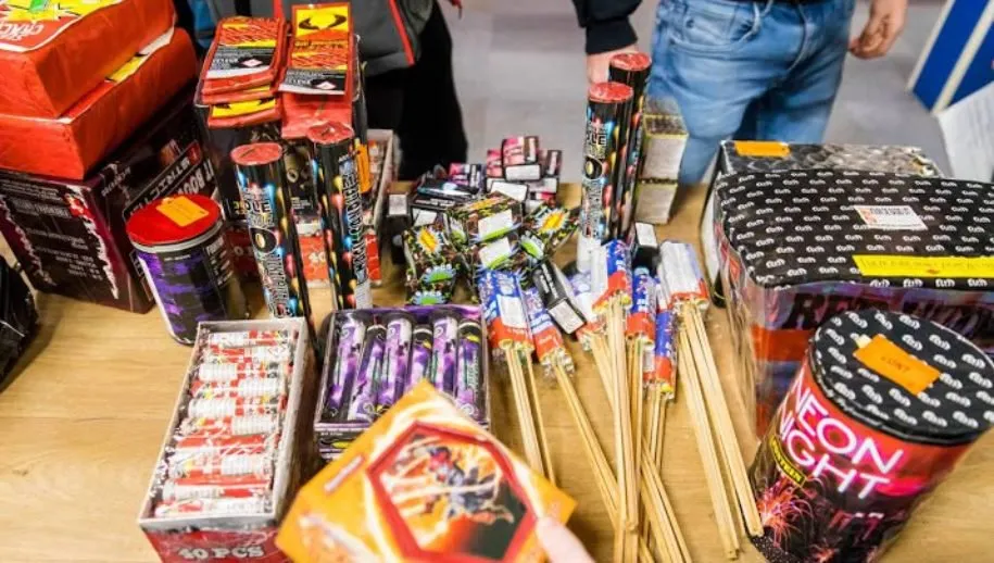waak voor harde wind bij afsteken vuurwerk 715x408 915x518