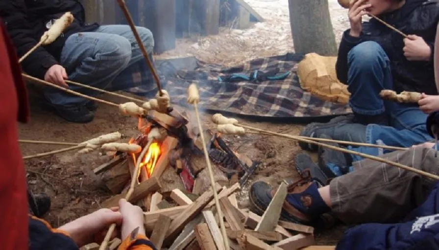 waalwoemi activiteit banjertocht met kampvuur