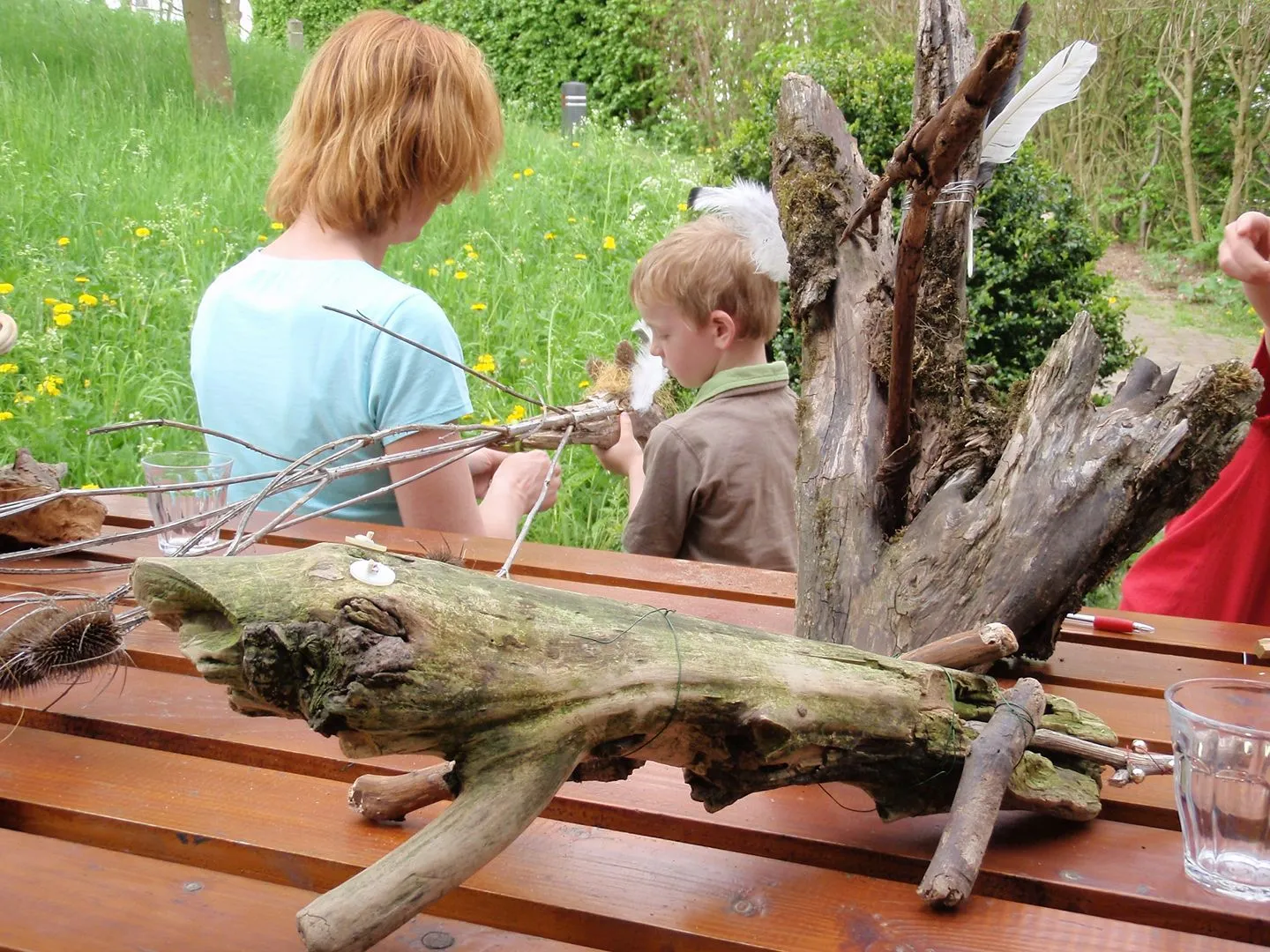 waalwrakhoutmonsters maken bij het dijkmagazijn