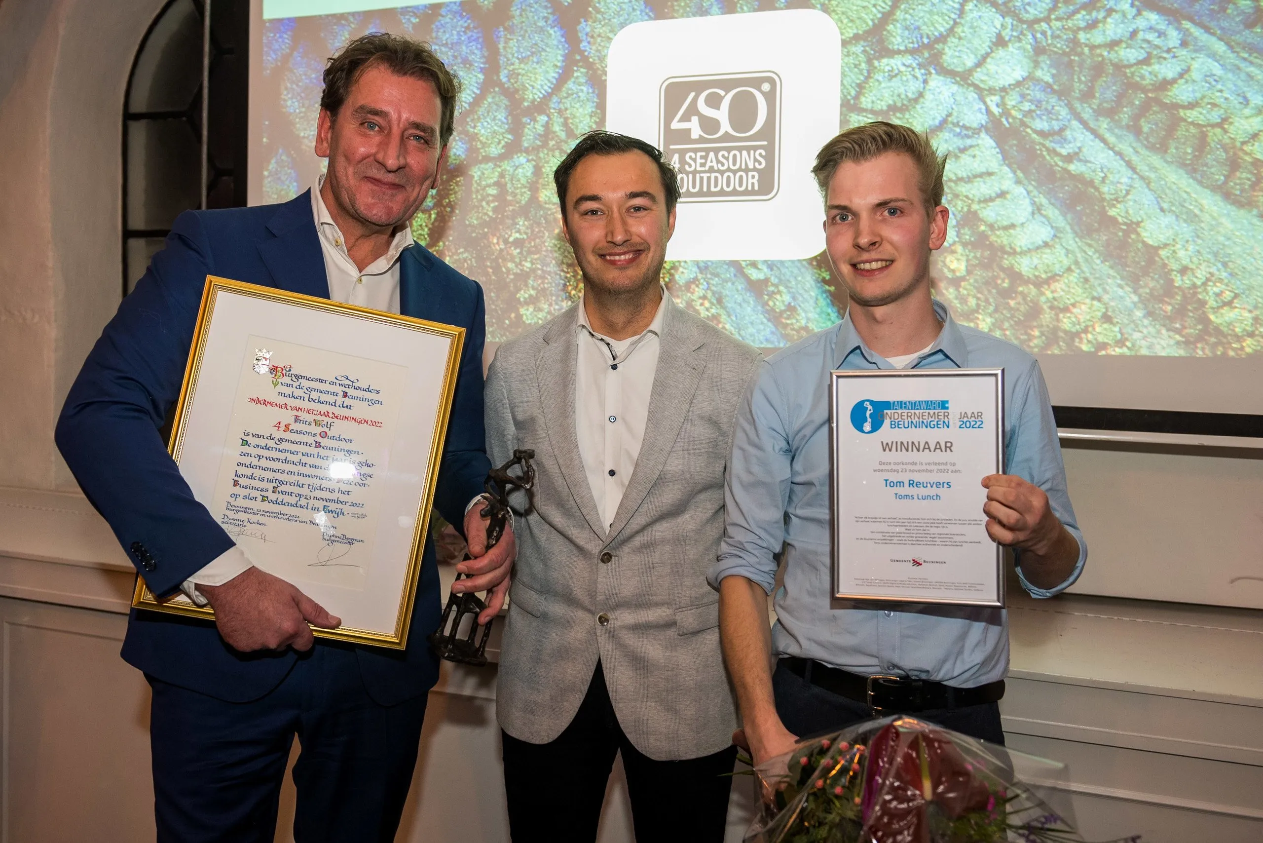 wethouder alwin steeg met ondernemer van het jaar frits wolf en talent award tom reuvers