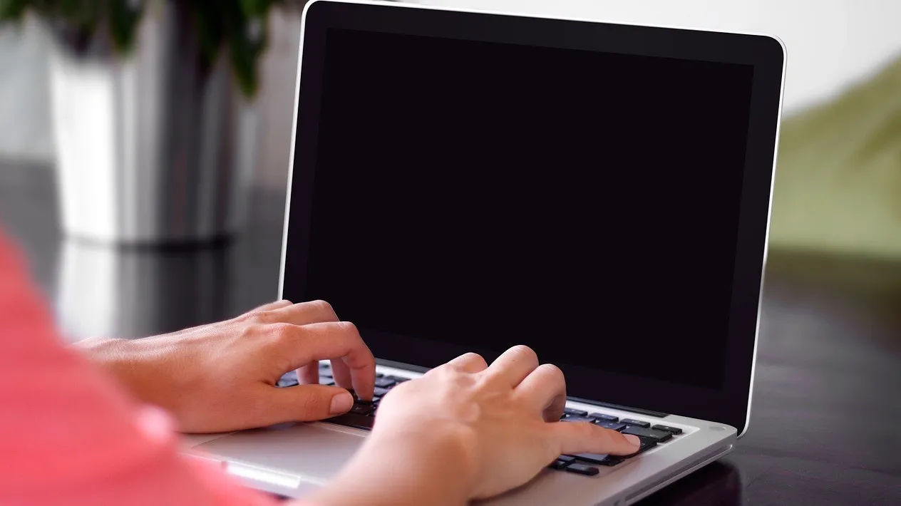 working 690680 1280 e1437392969347