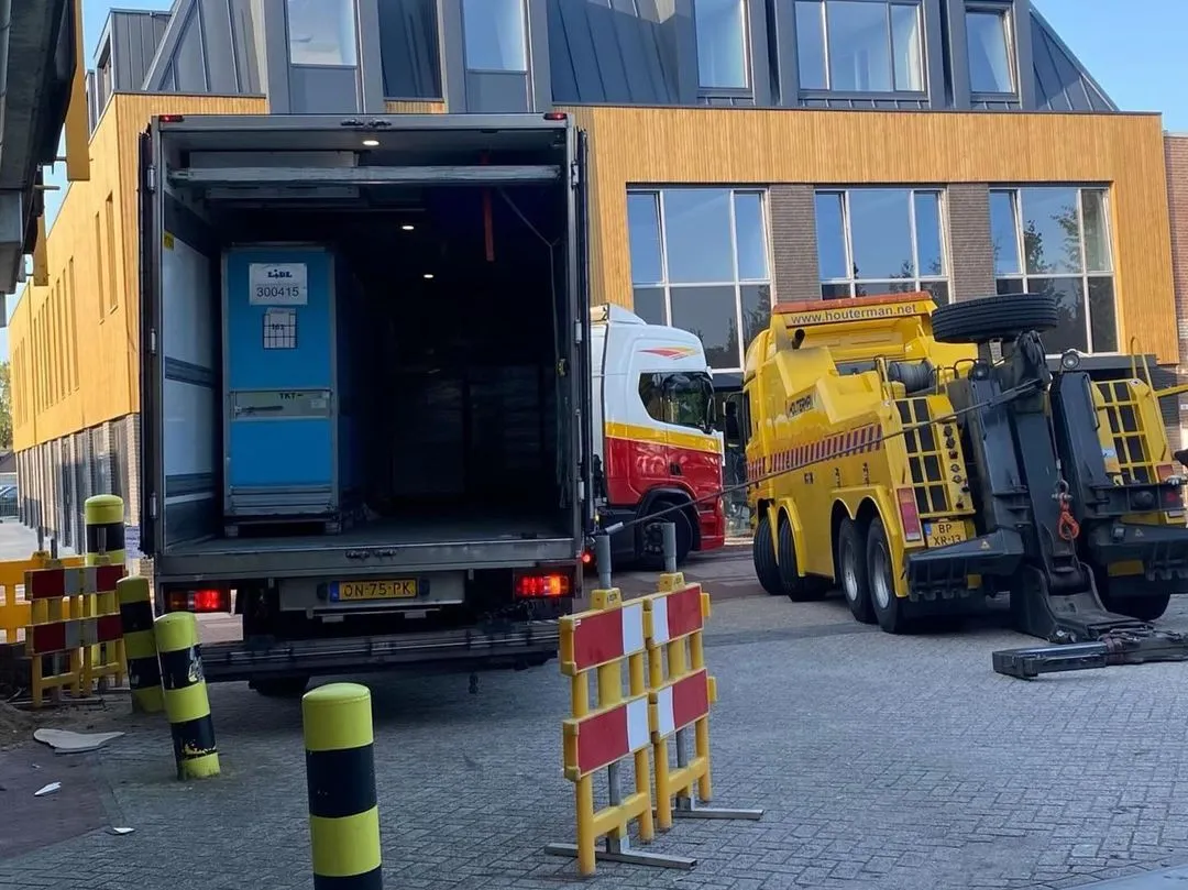nr p2 ongeval wegvervoer julianaplein beuningen 07 06 26 08 2024 ts 4231 vanochtend zijn we ter assistentie uitgerukt voor een vrachtwagen die zich op het julianaplein had klemgereden nadat we de omgeving v