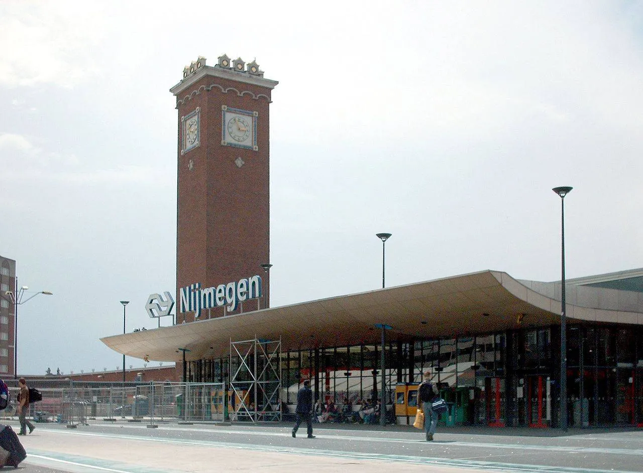1280px-Nijmegen_Centraal_Station