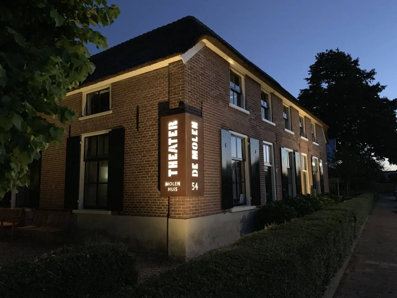 Molenhuis by night