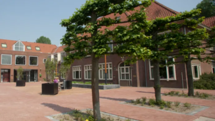 voorplein_gemeentehuis