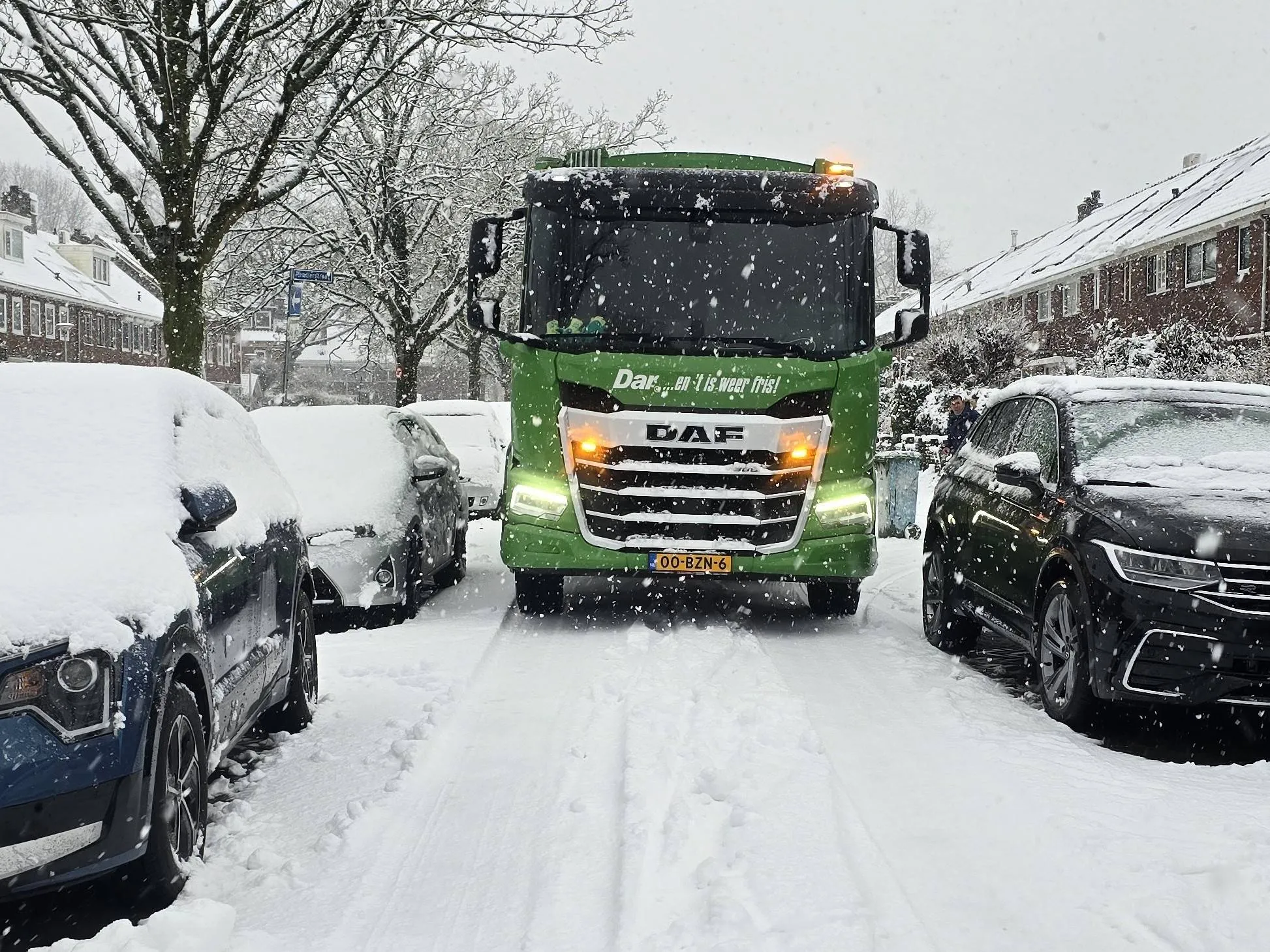 20260107 Inzamelwagen Dar in de sneeuw
