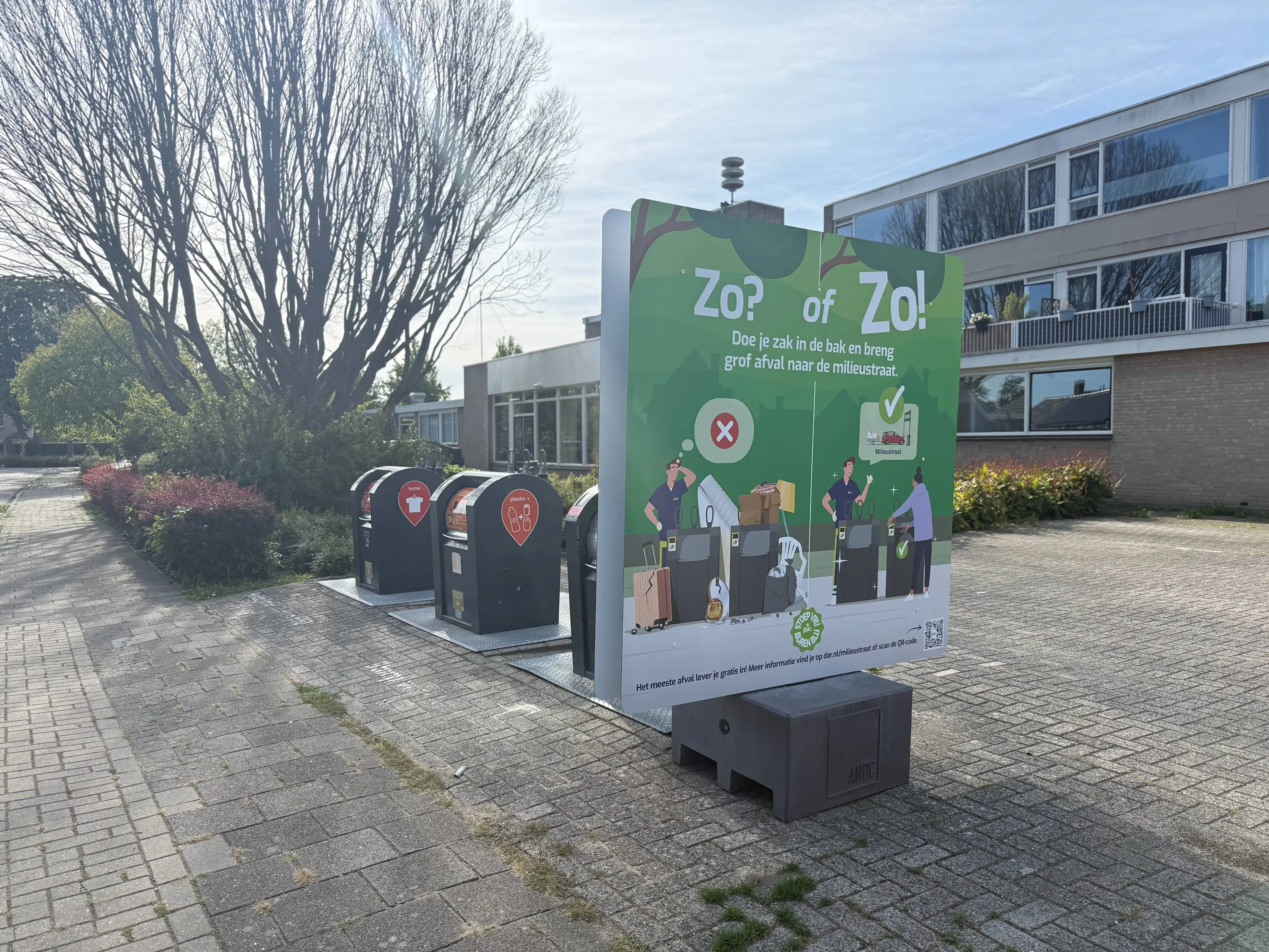 20260825 bord bij containers in winssen