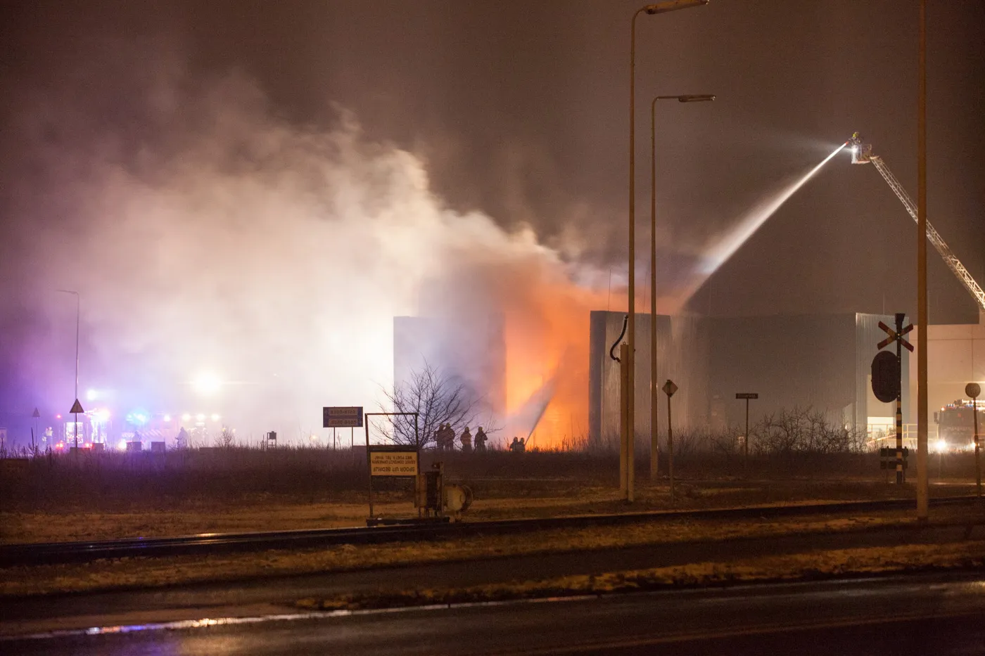 20170211 nieuwsfoto grote brand tata velsen 06